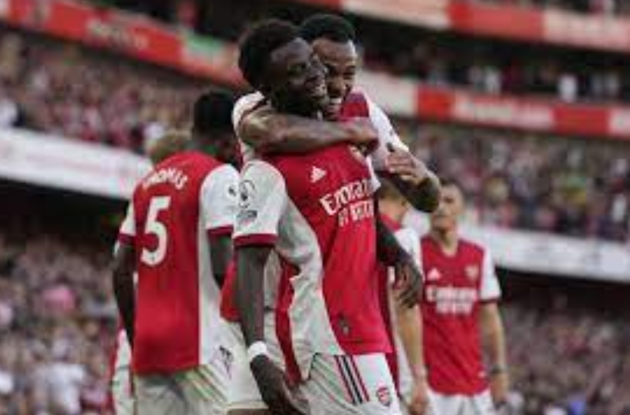 Pemain Arsenal merayakan gol dalam pertandingan Liga Inggris di Stadion Emirates