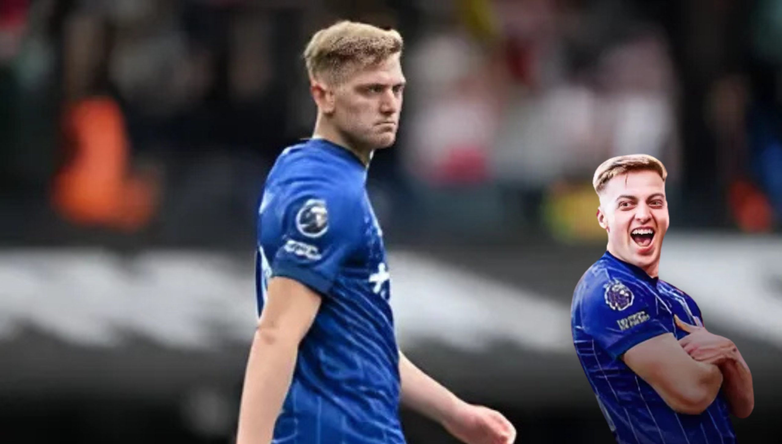 Dua pemain sepak bola tengah berdiskusi di lapangan mengenakan seragam biru saat pertandingan berlangsung