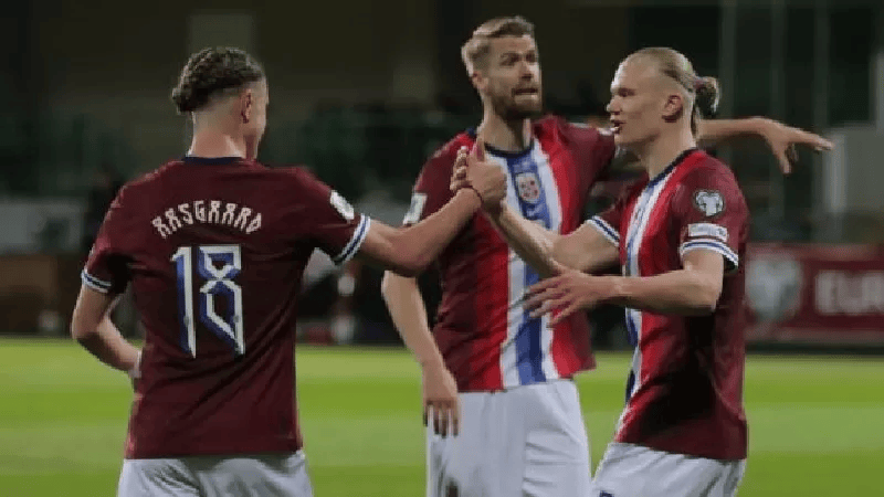 Erling Haaland mencetak gol ke gawang Italia dalam laga Kualifikasi Piala Dunia 2026