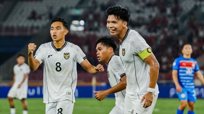 Pemain Timnas Indonesia U-23 merayakan gol ke gawang Filipina U-23 di Piala AFF U-23 2025.