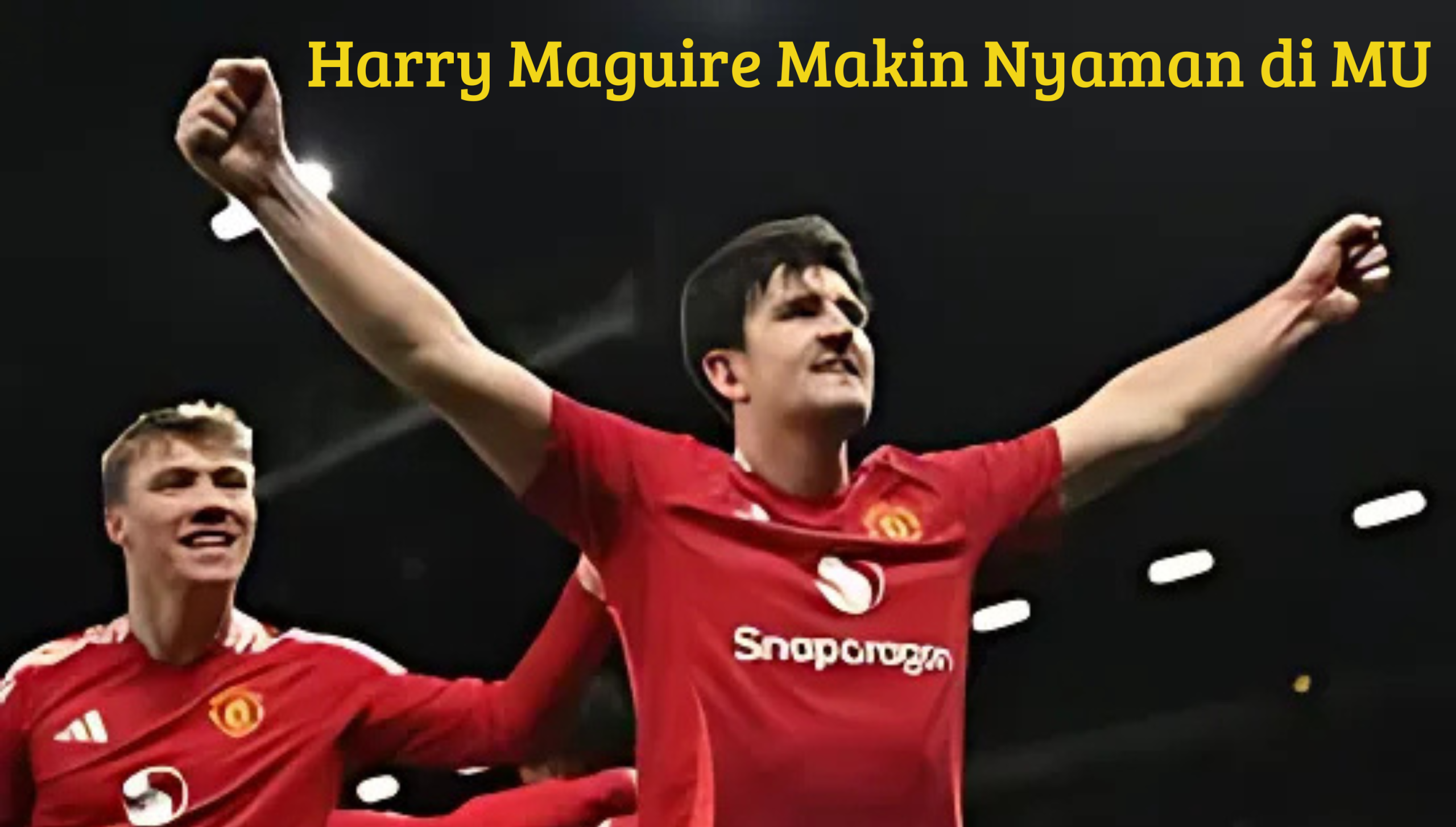 Harry Maguire mengangkat tangan selebrasi usai pertandingan Manchester United.