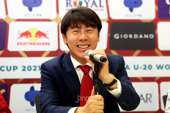 Shin Tae-yong memimpin Korea Selatan lawan Timnas Indonesia