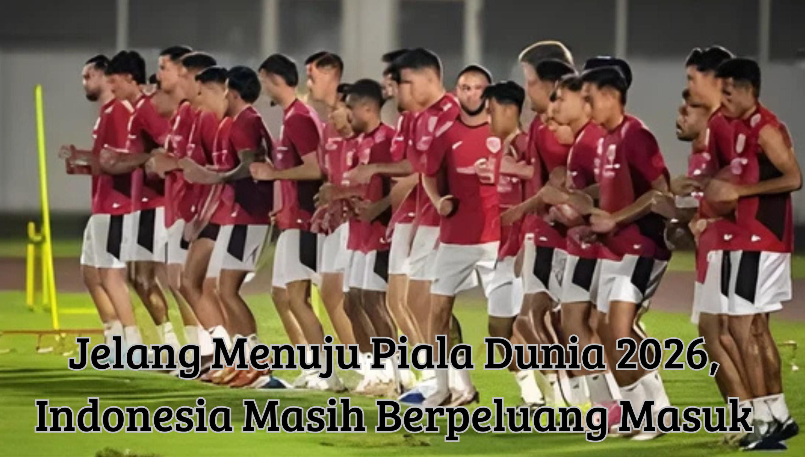 Skuad Timnas Indonesia sedang berlatih bersama mengenakan jersey merah menjelang kualifikasi Piala Dunia 2026.