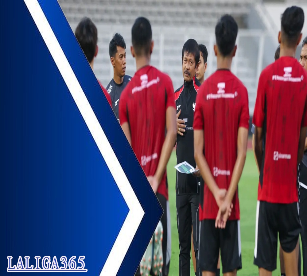 Pelatih Garuda Muda, Indra Sjafri, memimpin langsung skuad Garuda Muda dalam pemusatan latihan di Jakarta pada 2-14 Oktober 2025. 