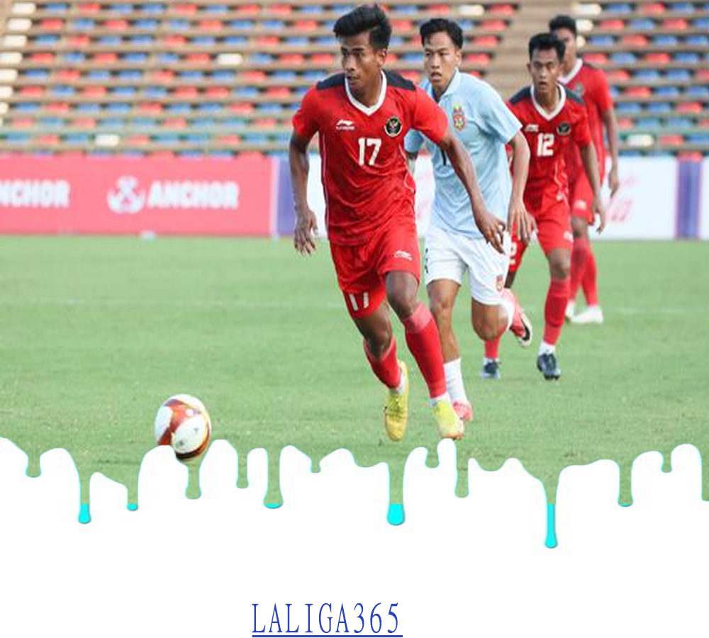 Striker Timnas Indonesia U-22, Irfan Jauhari menguasai bola saat menghadapi Myanmar pada laga kedua Grup A SEA Games 2023 di Olympic Stadium, Phnom Penh, Kamboja, Kamis (4/5/2023)